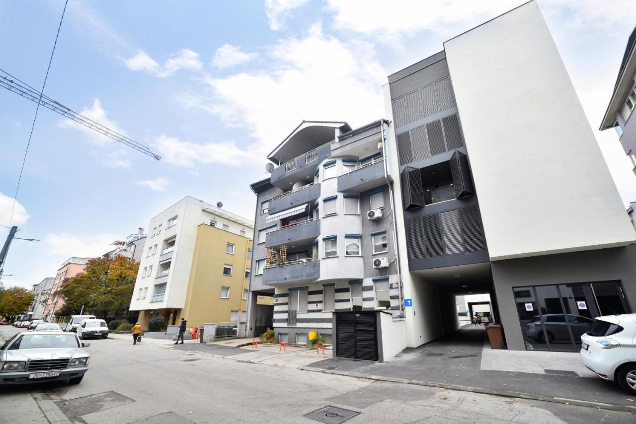 Ophelia Apartment With Parking Zagreb Exterior foto